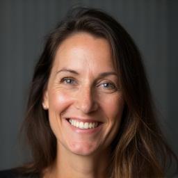 Headshot of Elena Diaz, Vocal Coach